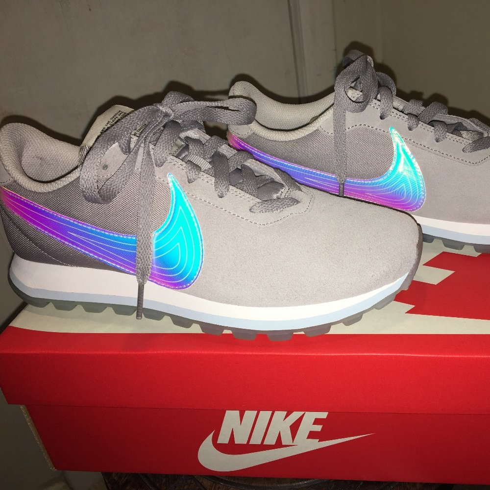 Nike Pre-Love O.X. Women’s Sneaker Gray Size 8